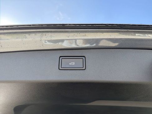 New 2026 Volkswagen Tiguan SE R-Line FWD image 16