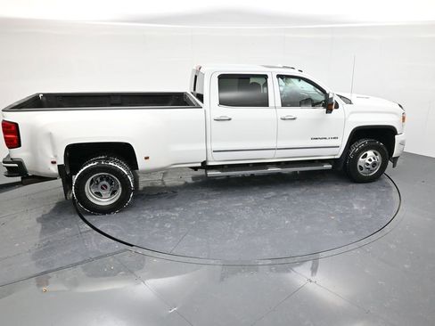 Used 2016 GMC Sierra 3500 Denali w/ Duramax Plus Package image 43