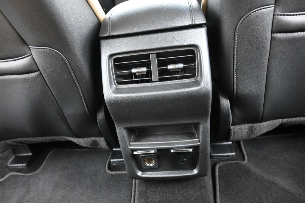 Used 2017 Ford Edge SEL w/ Equipment Group 201A FWD image 7