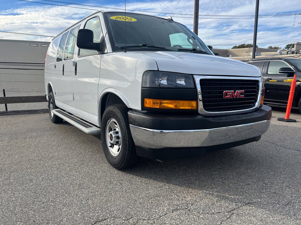 Used 2025 GMC Savana 2500 w/ Driver Convenience Package RWD image 2