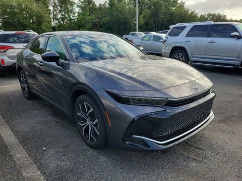 Used 2023 Toyota Crown Limited image 2