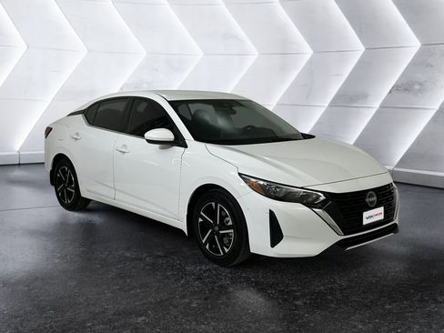 Used 2025 Nissan Sentra SV image 1