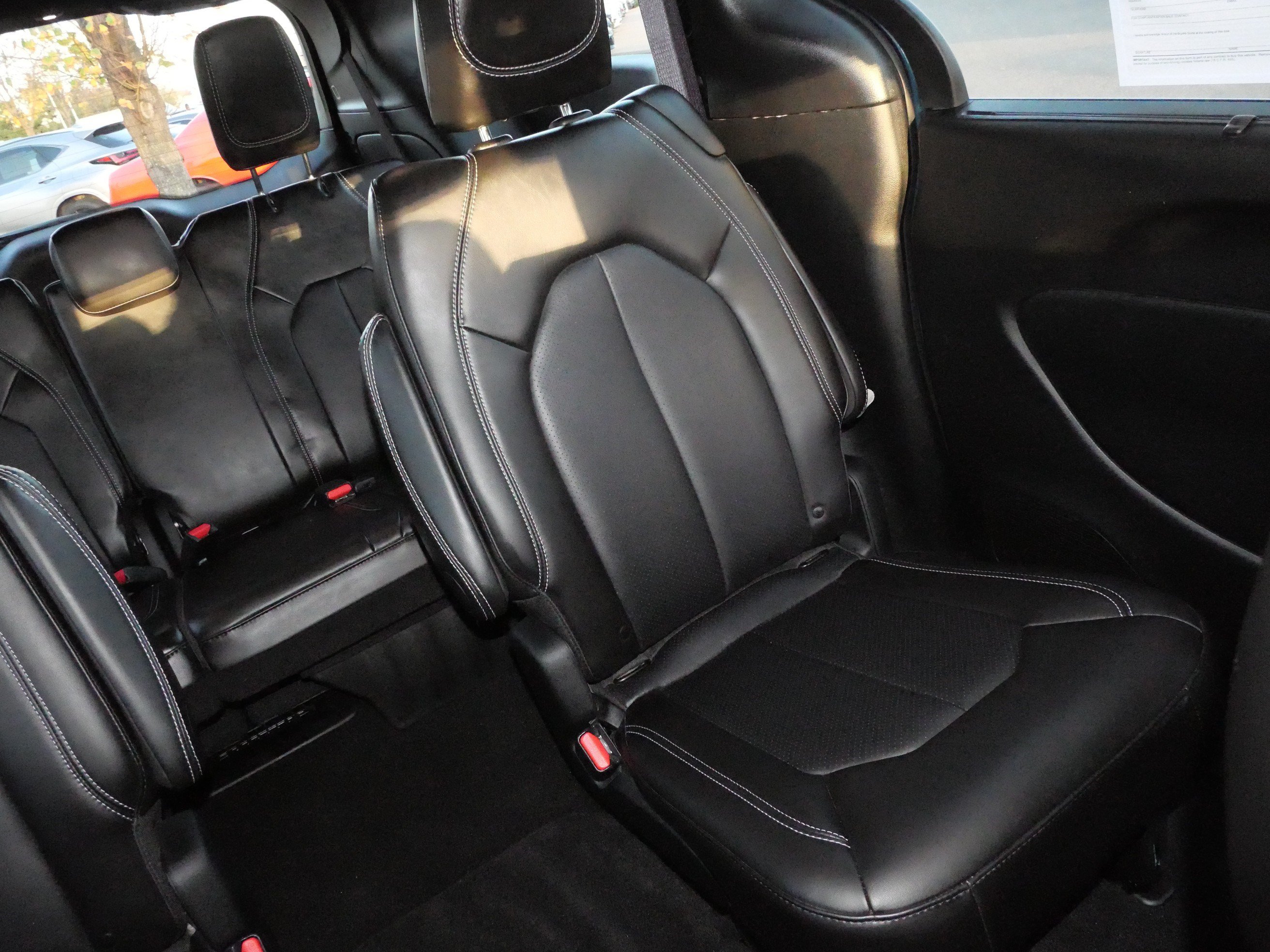 Used 2025 Chrysler Pacifica Select FWD image 16