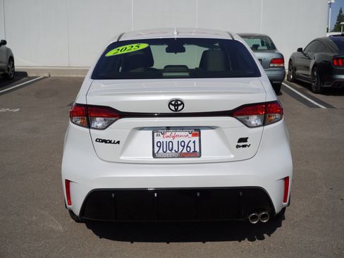Used 2025 Toyota Corolla SE AWD/4WD image 10