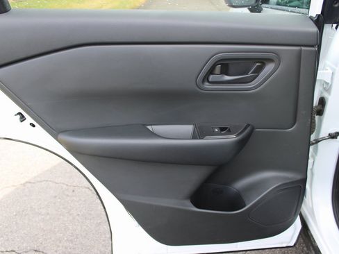 Used 2024 Nissan Rogue S image 26