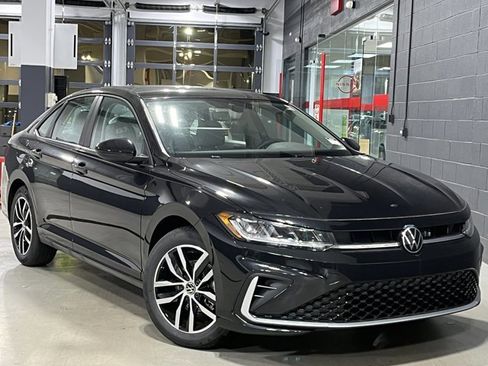 New 2025 Volkswagen Jetta SE image 2