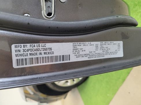 Used 2020 Dodge Journey SE FWD image 33