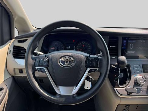 Used 2015 Toyota Sienna LE FWD image 15