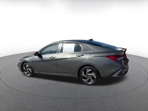 Used 2025 Hyundai Elantra SEL image 10