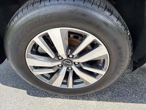 Used 2022 Nissan Pathfinder SL AWD/4WD image 13