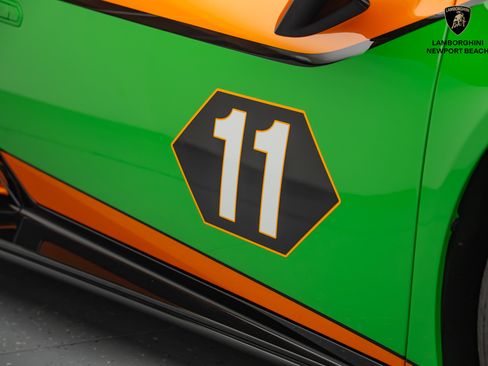 Used 2020 Lamborghini Huracan EVO image 4