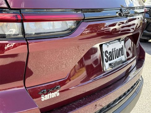 New 2025 Jeep Grand Cherokee Altitude image 11