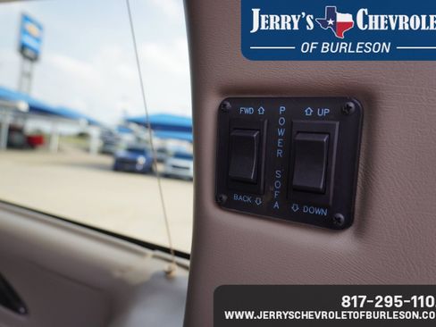 Used 2023 Chevrolet Express 2500 image 18