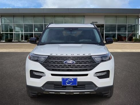 Certified 2024 Ford Explorer XLT w/ Equipment Group 202A AWD/4WD image 2