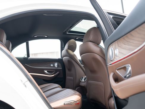 Used 2019 Mercedes-Benz E 450 4MATIC Sedan w/ Premium Package image 19