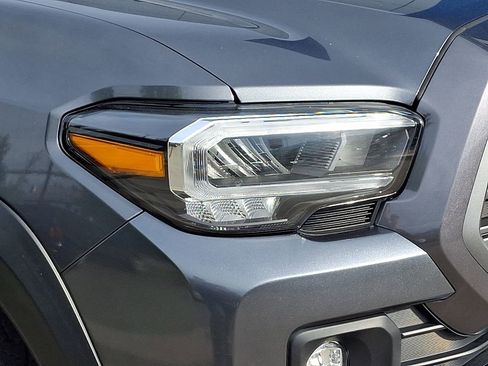 Used 2020 Toyota Tacoma TRD Off-Road AWD/4WD image 9