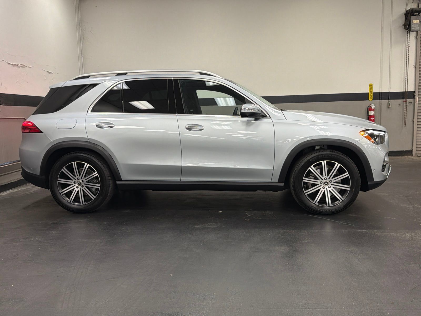 Used 2026 Mercedes-Benz GLE 350 4MATIC image 3