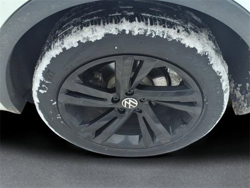 Used 2024 Volkswagen Tiguan SE R-Line image 7