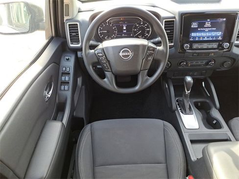 Used 2023 Nissan Frontier SV image 11