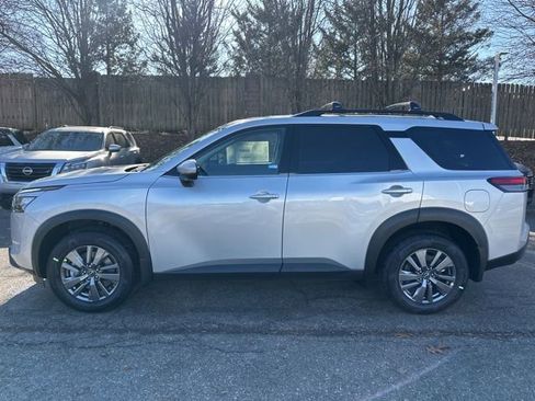 New 2025 Nissan Pathfinder SV image 4
