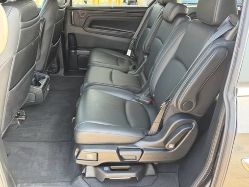 Used 2023 Honda Odyssey Touring image 17