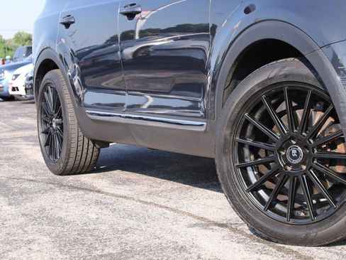 Used 2022 Kia Telluride EX w/ EX Premium Package FWD image 3
