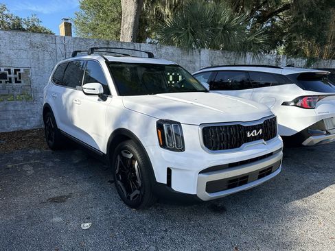 Certified 2025 Kia Telluride EX FWD image 2