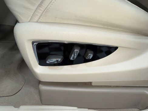 Used 2015 Cadillac Escalade Luxury image 49