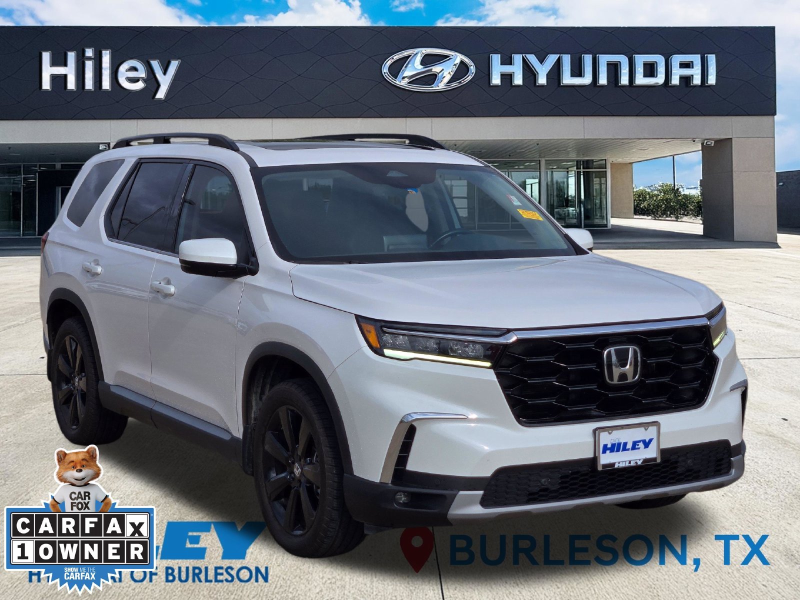 Used 2023 Honda Pilot Touring image 2