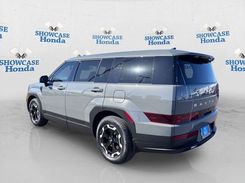 Used 2025 Hyundai Santa Fe SE FWD image 5