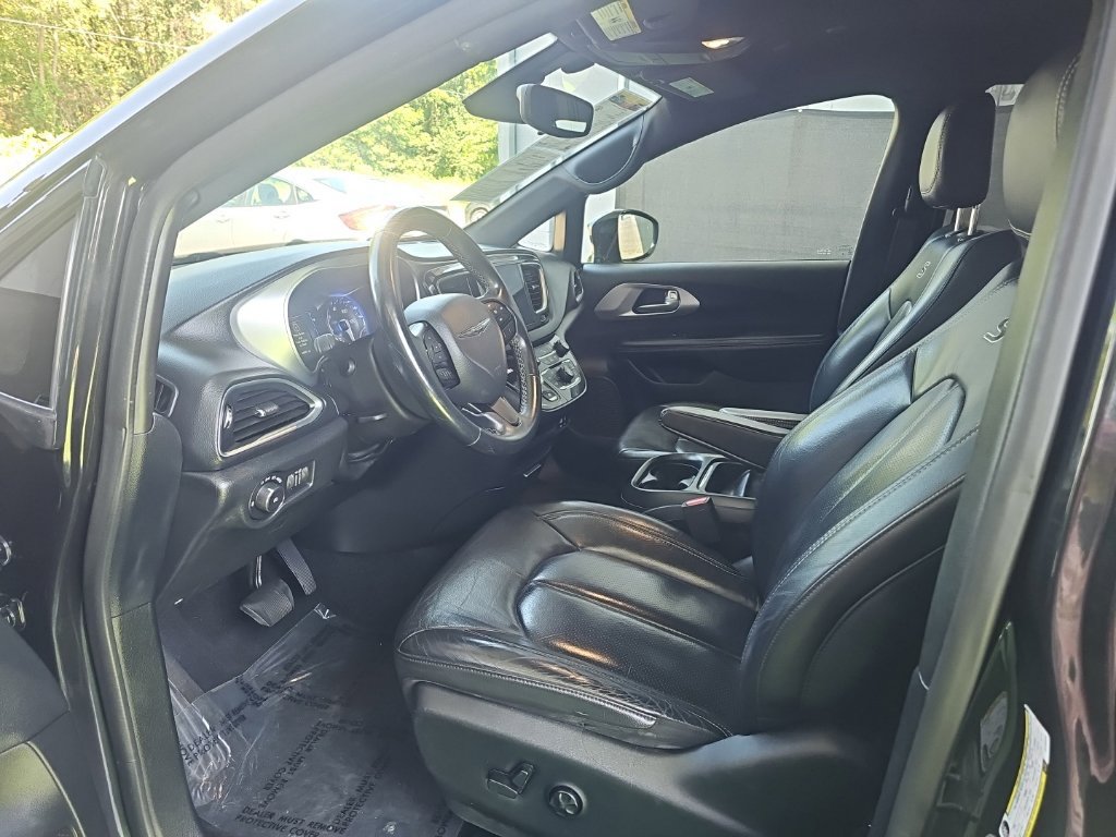 Used 2018 Chrysler Pacifica Touring-L w/ Premium Audio Group FWD image 31
