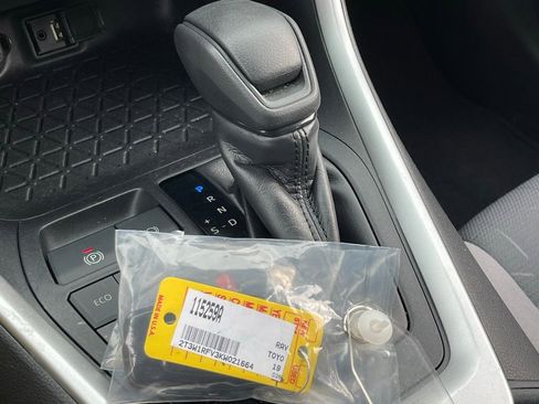 Used 2019 Toyota RAV4 XLE w/ Carpet Mat Package image 10