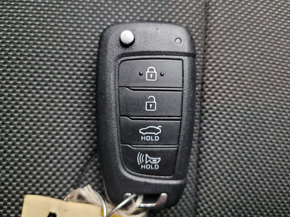 Used 2025 Hyundai Elantra SE FWD image 32