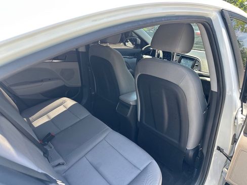 Used 2017 Hyundai Elantra SE FWD image 20