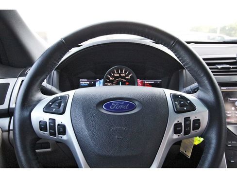 Used 2013 Ford Explorer XLT FWD image 15