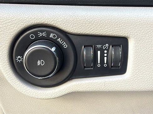 Used 2022 Chrysler Pacifica Touring-L image 19