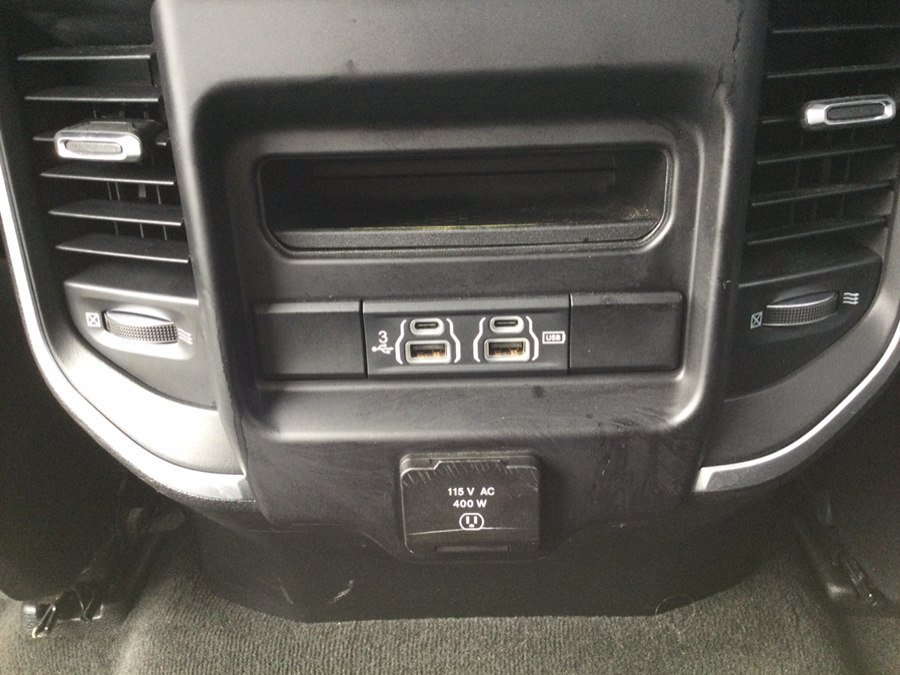 Used 2020 RAM 1500 4x4 Crew Cab image 23