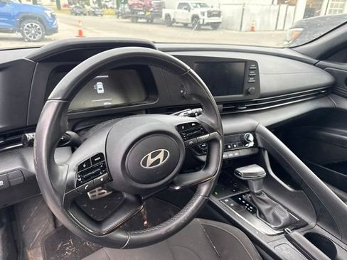 Used 2025 Hyundai Elantra Sport FWD image 12