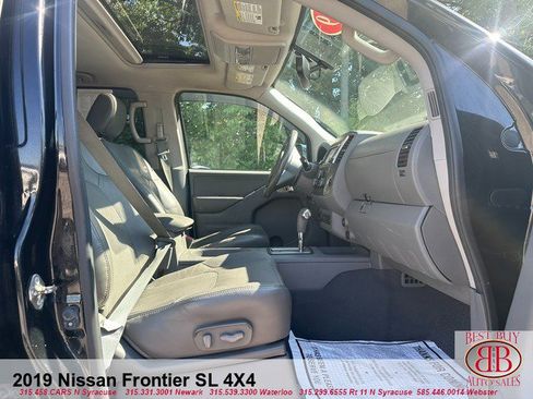 Used 2019 Nissan Frontier SL image 15
