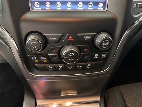 Used 2020 Jeep Grand Cherokee Laredo image 23