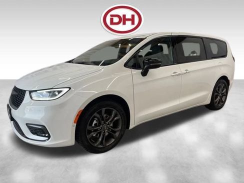 New 2026 Chrysler Pacifica Select image 4