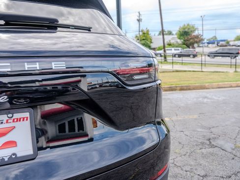 Used 2023 Porsche Cayenne AWD/4WD image 27
