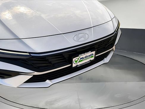 Used 2025 Hyundai Elantra Sport FWD image 30