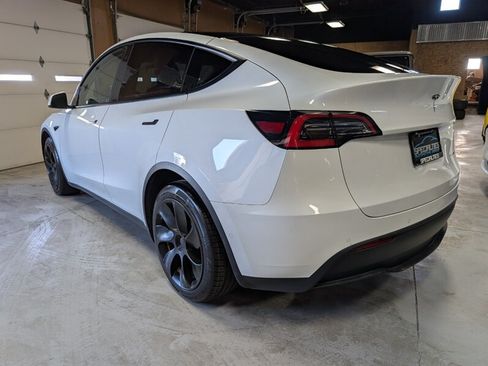 Used 2021 Tesla Model Y Long Range AWD/4WD image 8