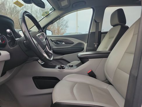 Used 2024 GMC Terrain SLT w/ Infotainment Package II image 15