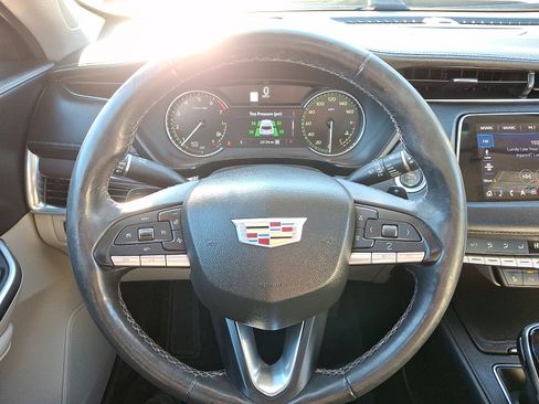 Certified 2023 Cadillac XT4 Luxury w/ Cold Weather Package image 14