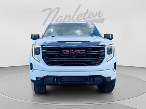 Used 2022 GMC Sierra 1500 AT4 w/ AT4 Premium Package AWD/4WD image 8