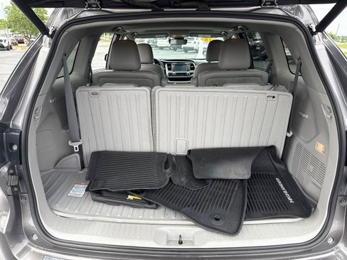Used 2018 Toyota Highlander Limited w/ Protection Package #3 AWD/4WD image 8