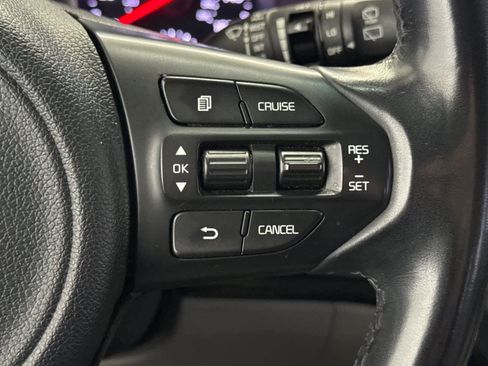 Used 2017 Kia Sedona LX w/ LX Essentials Premium Package FWD image 27