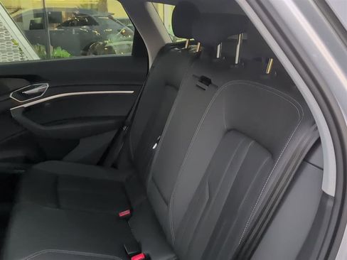 Used 2023 Audi e-tron Premium Plus w/ Premium Plus Package image 13